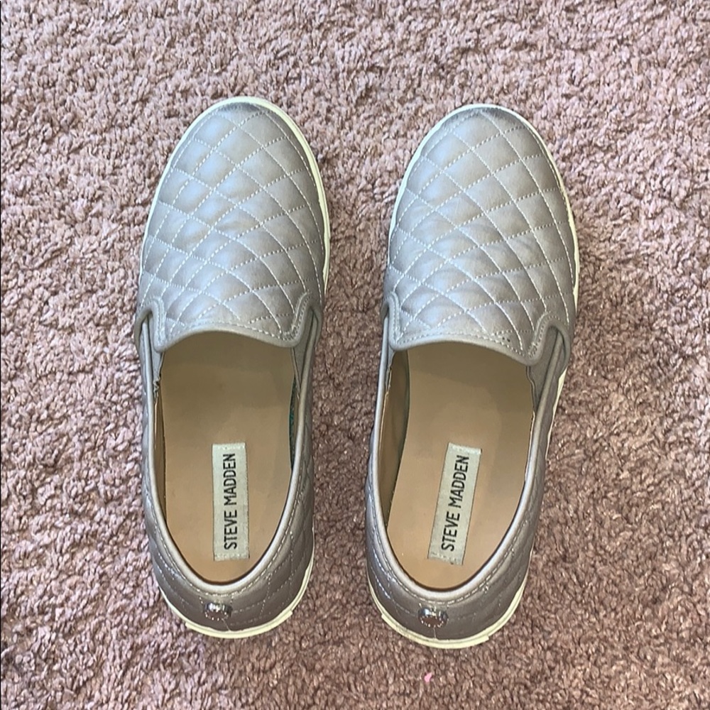 Steve Madden grey leather slip on shoes